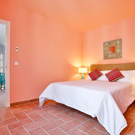 Oyo Urban Vida Alcazar Apartmán