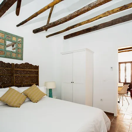 Oyo Urban Vida Alcazar Apartmán